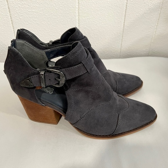 Carlos Santana buckle ankle pointy toe cut out booties shoe - Picture 1 of 9